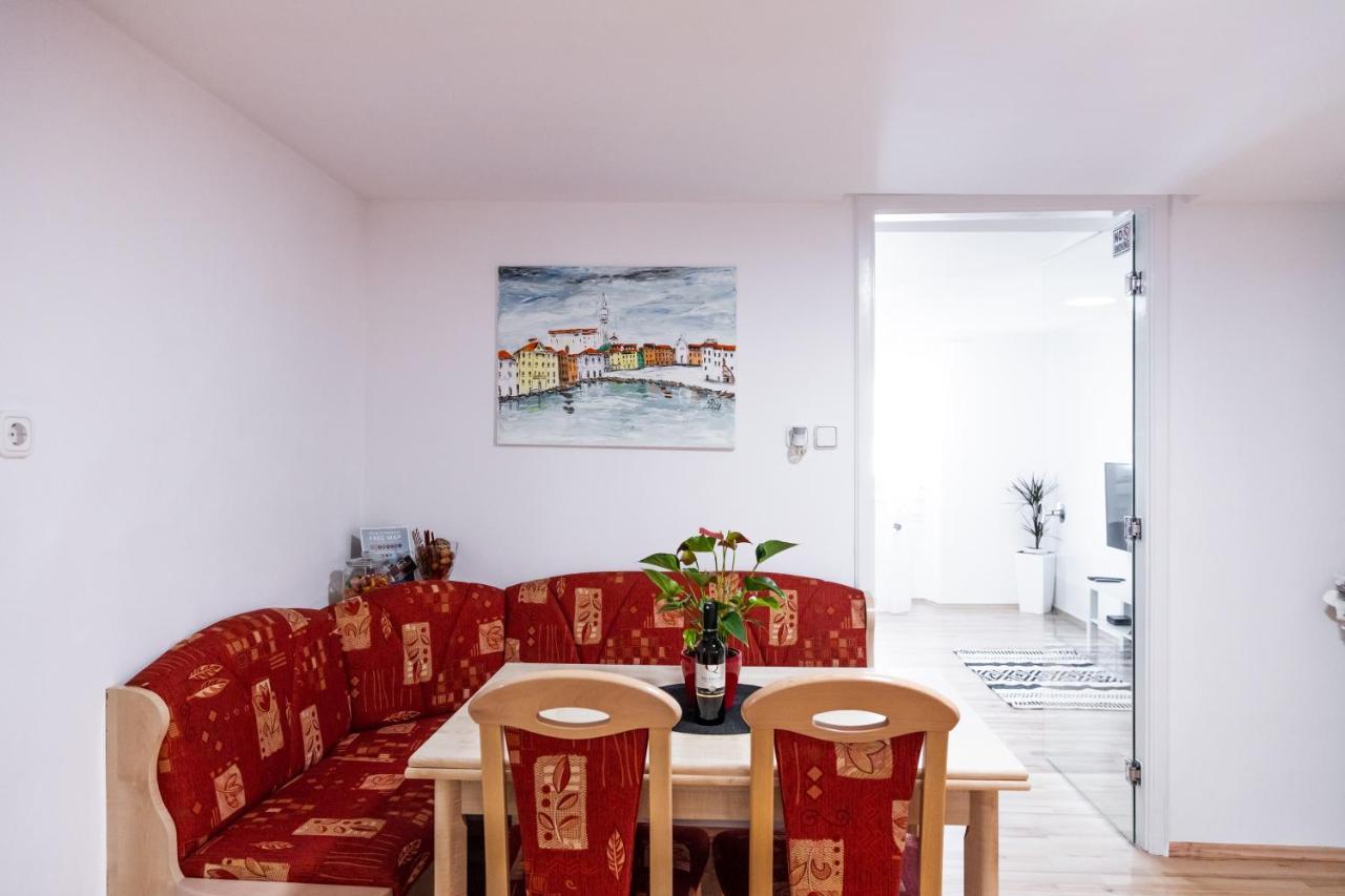 Apartma Remi II ไพราน ภายนอก รูปภาพ