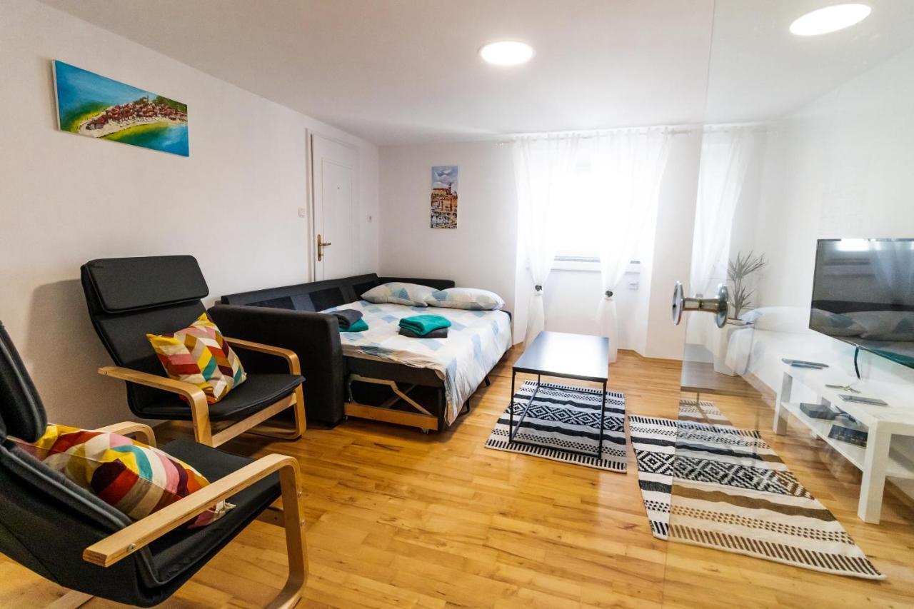 Apartma Remi II ไพราน ภายนอก รูปภาพ