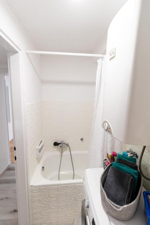 Apartma Remi II ไพราน ภายนอก รูปภาพ